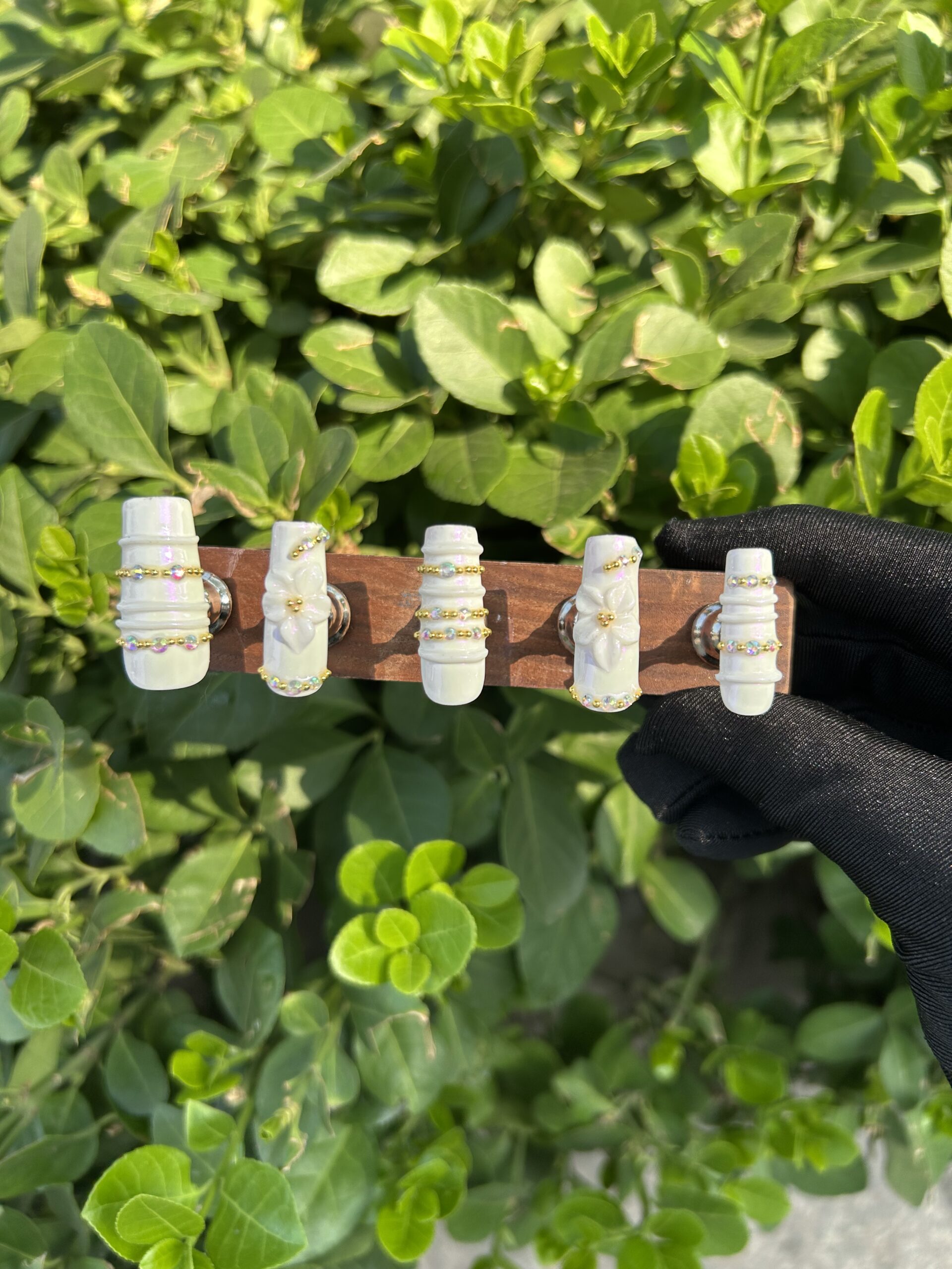 3 White Flower Gold Chain Press‑On Nails — image 2