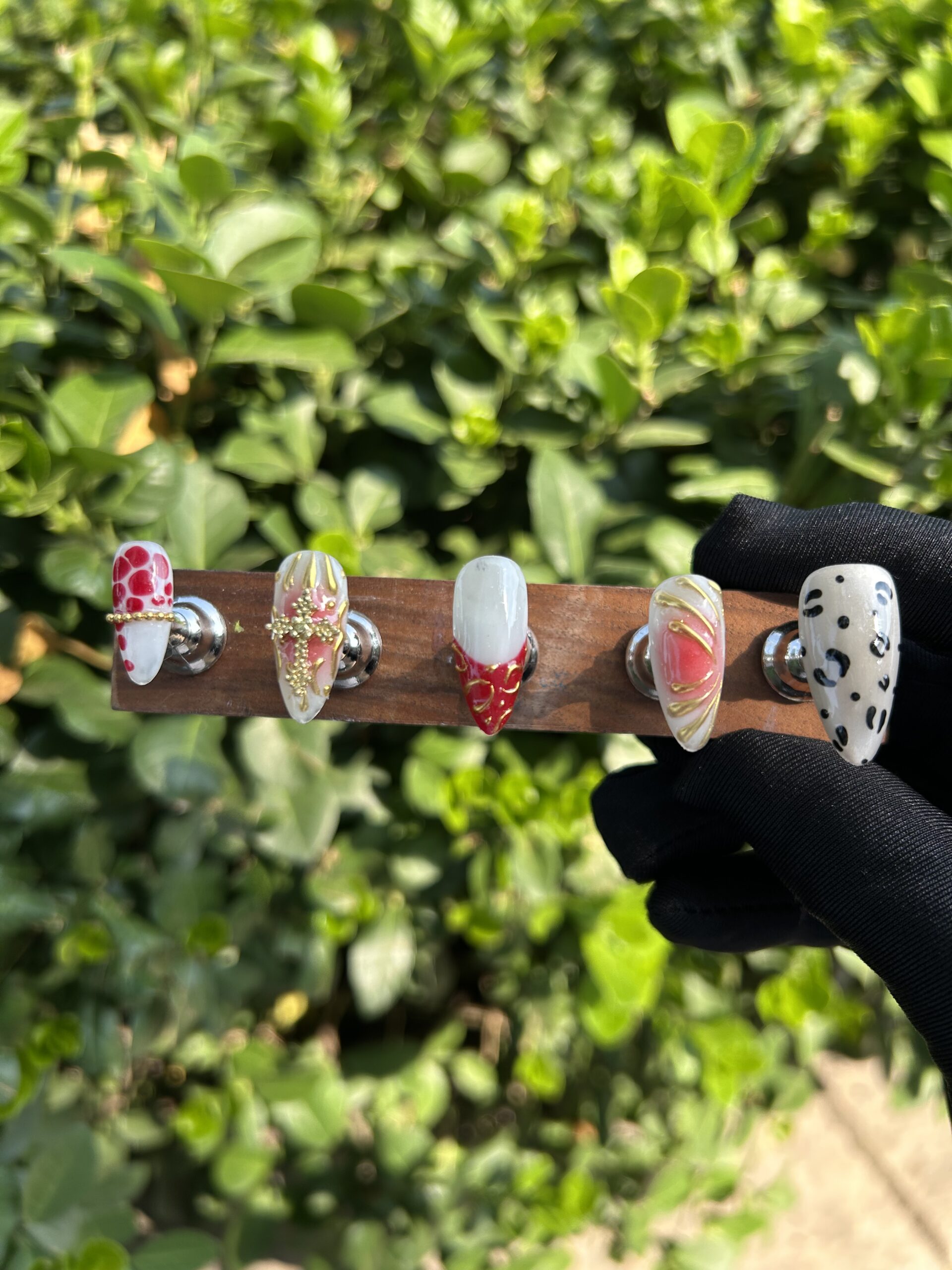 13 Red‑White‑Gold Leopard Chain Spot Stiletto Press‑On Nails — image 1