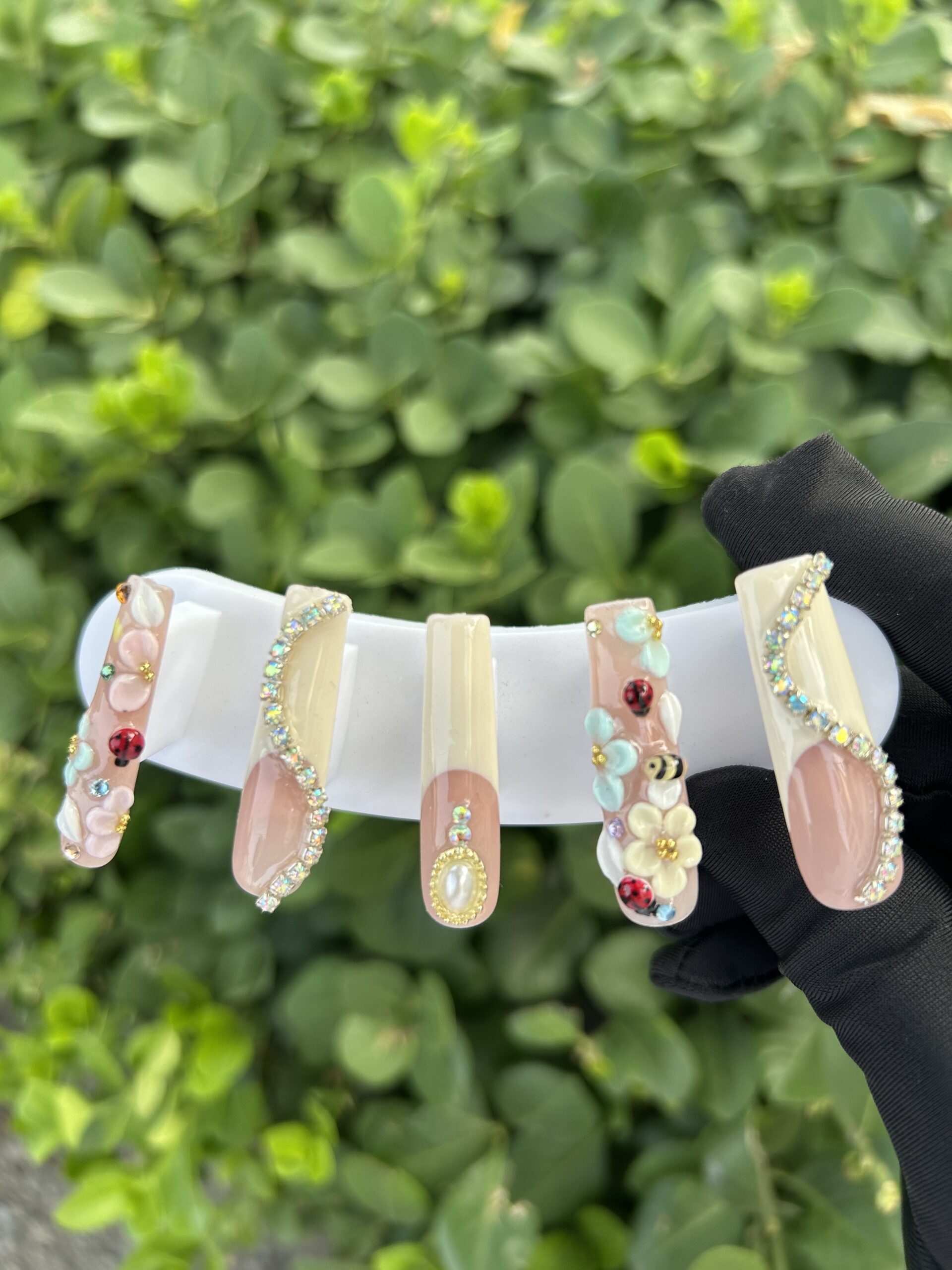 69 Garden Bug Press‑on Nails — image 1