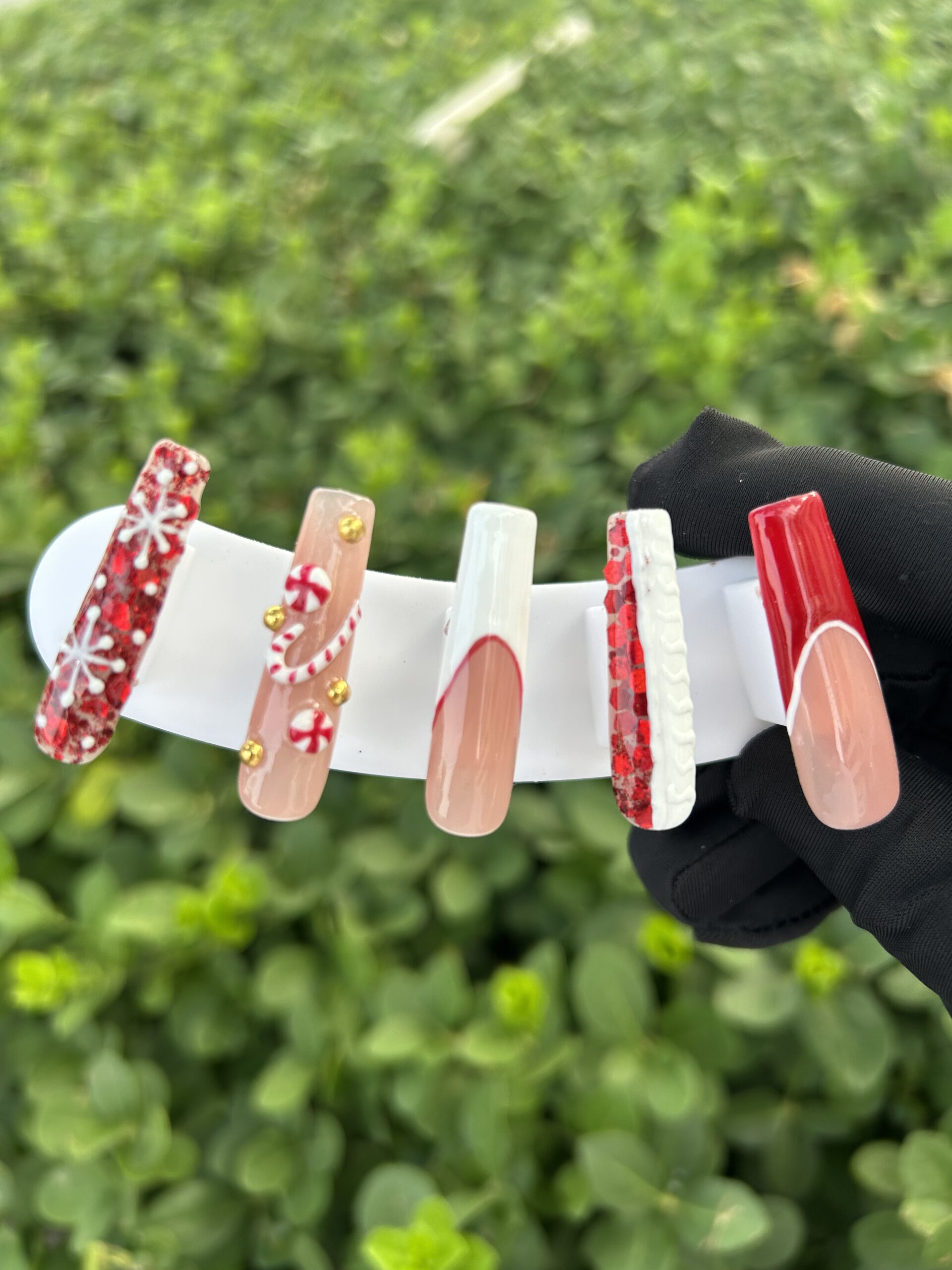77 Red Christmas Candy Snowflake Press‑on Nails — image 1