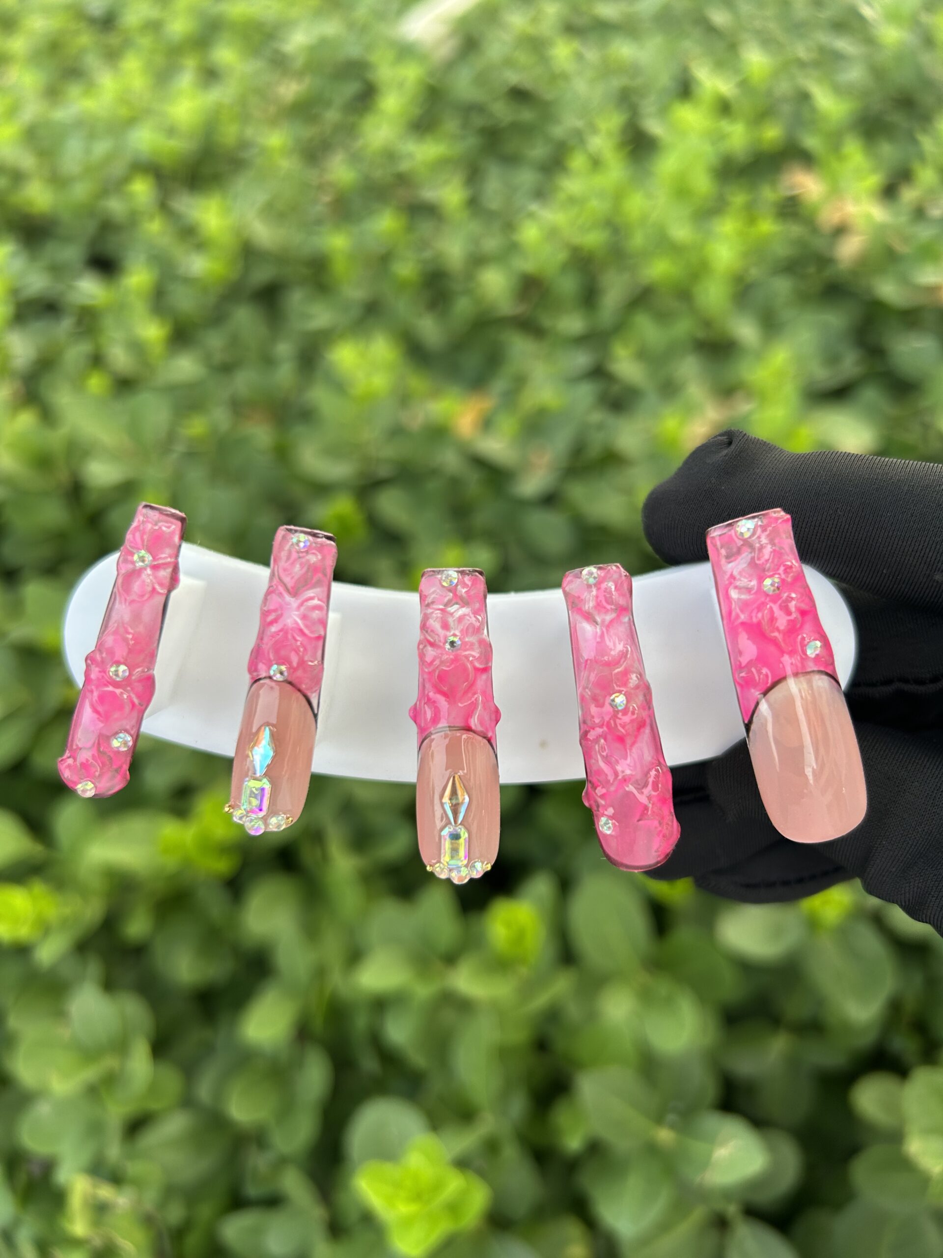 83 Carved Hot Pink Rhinestone Press‑on Nails — image 1