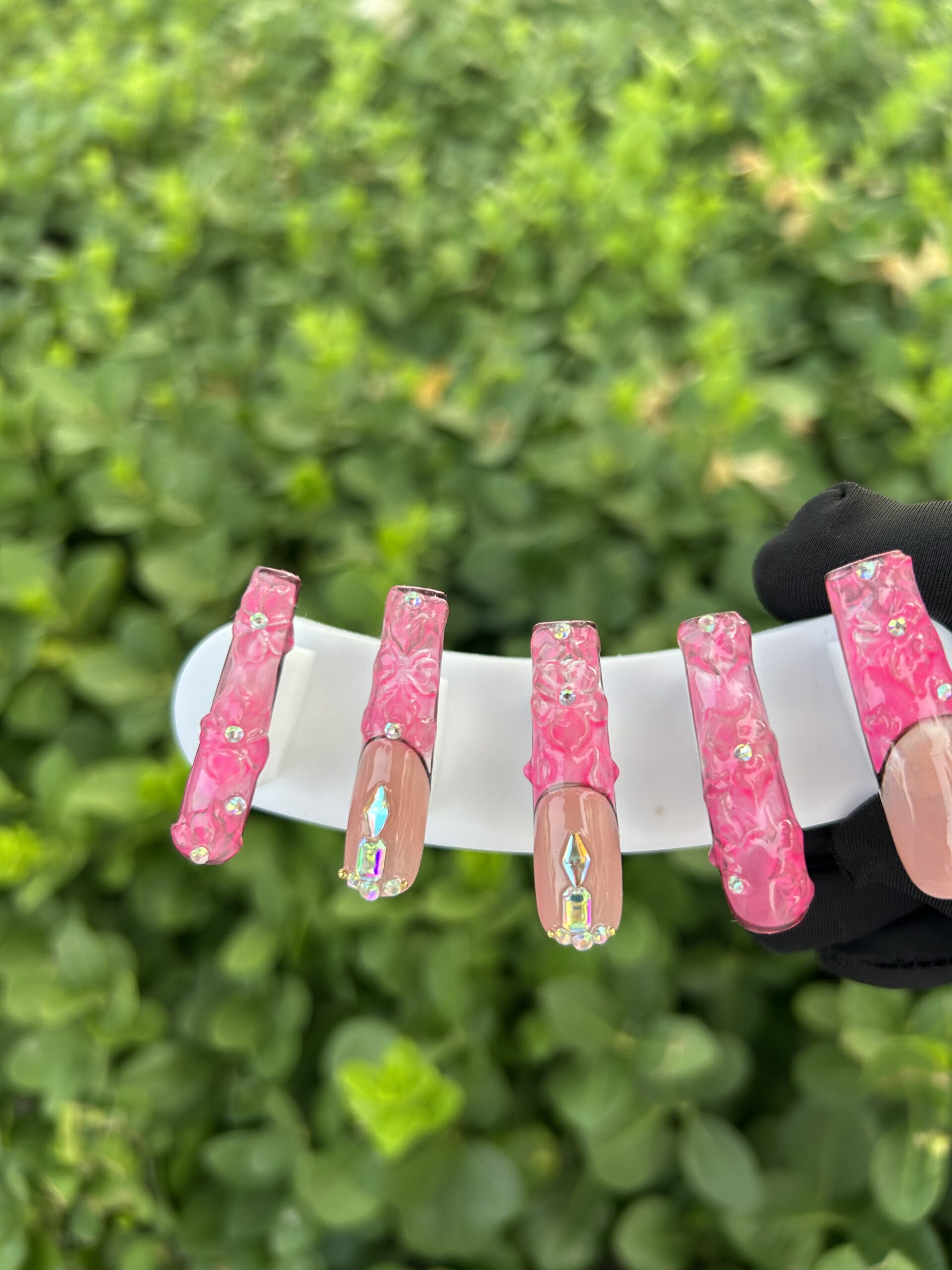 83 Carved Hot Pink Rhinestone Press‑on Nails — image 4