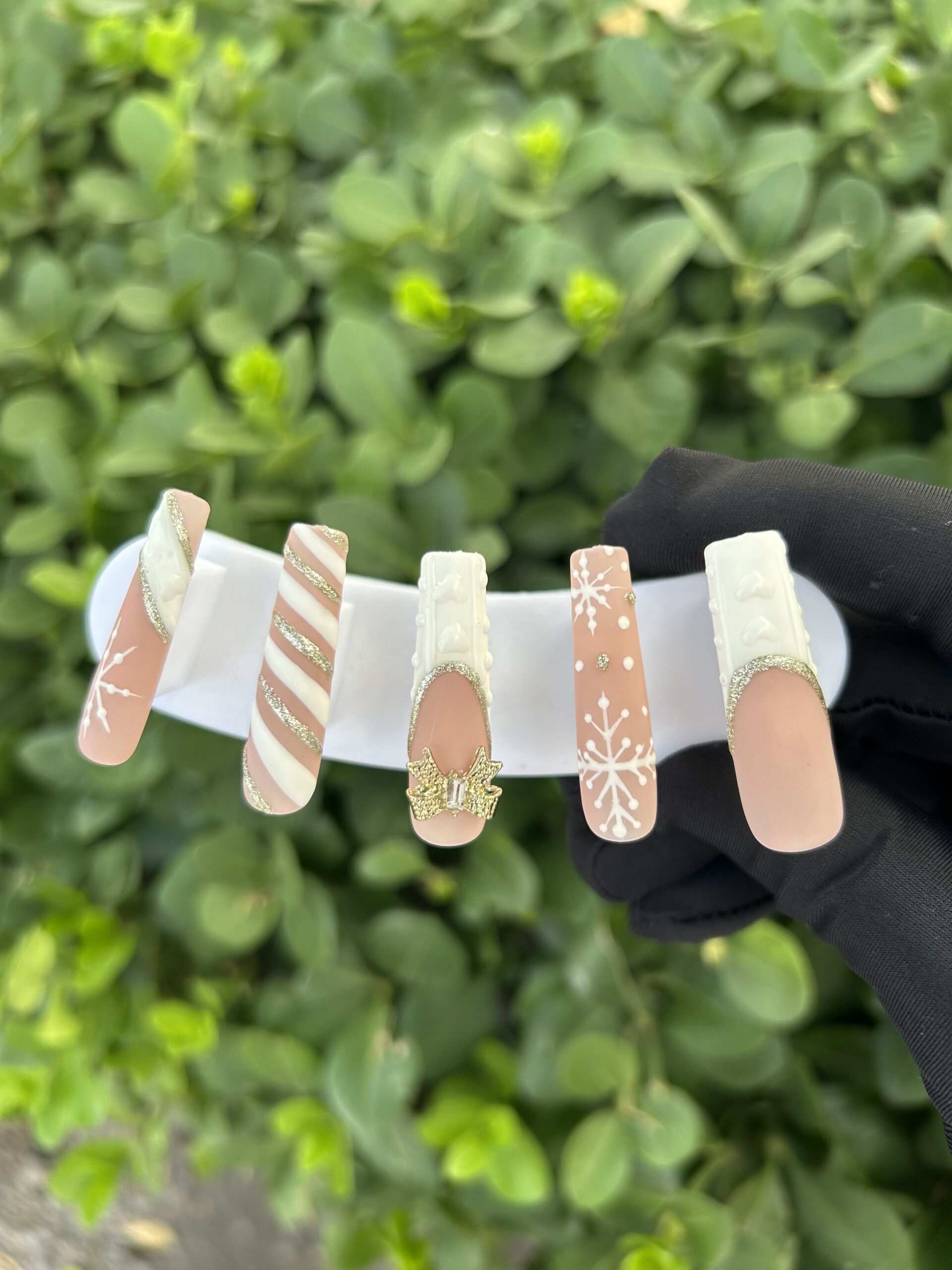 84 Cream White Christmas Snowflake Bow Press‑on Nails — image 1