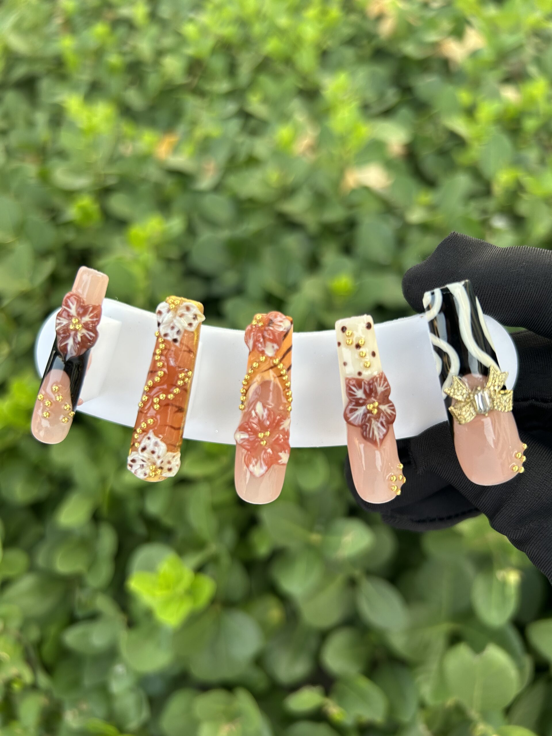 86 Caramel Vintage 3D Flower Gold Bead Press‑on Nails — image 1