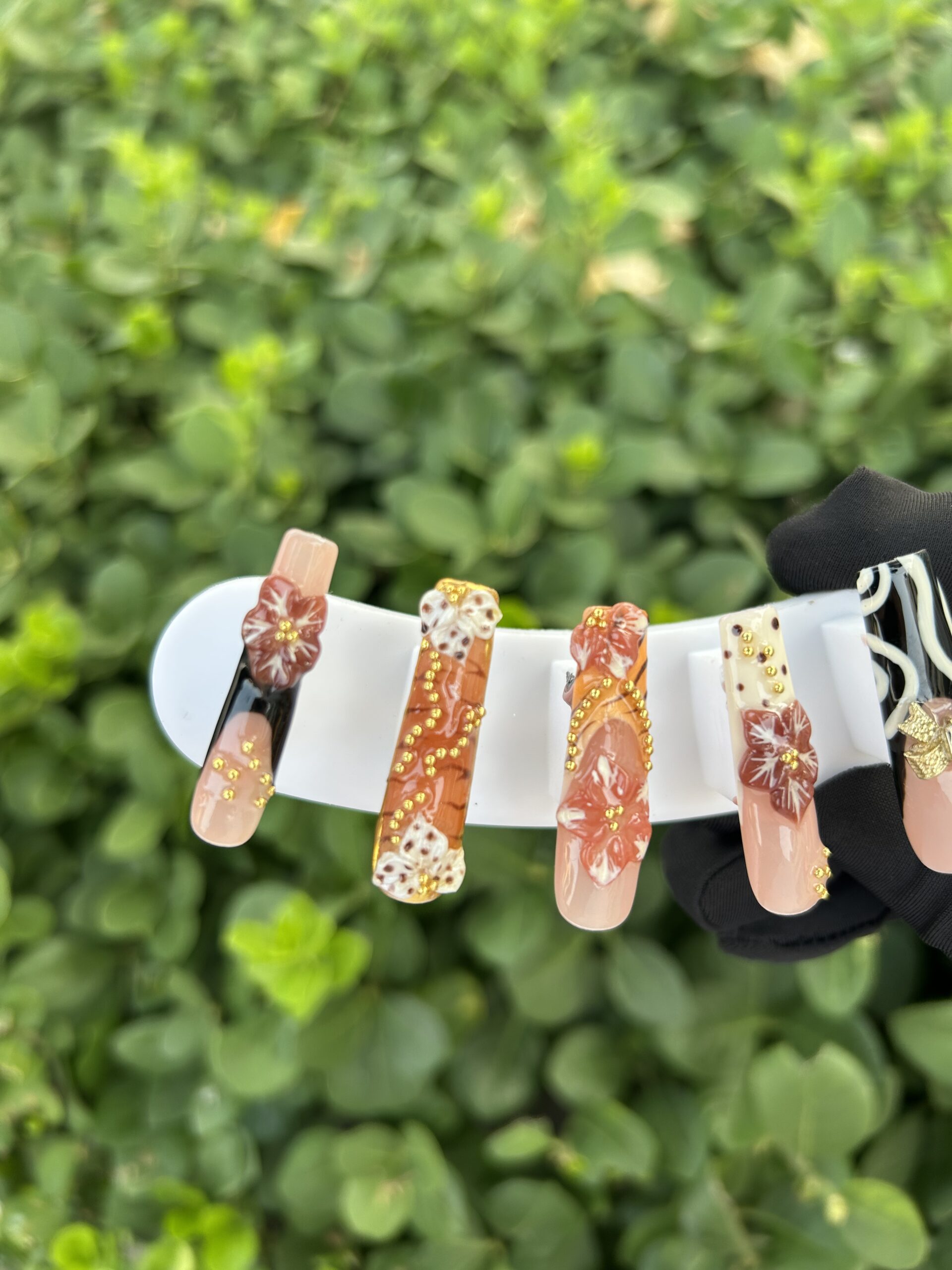 86 Caramel Vintage 3D Flower Gold Bead Press‑on Nails — image 3