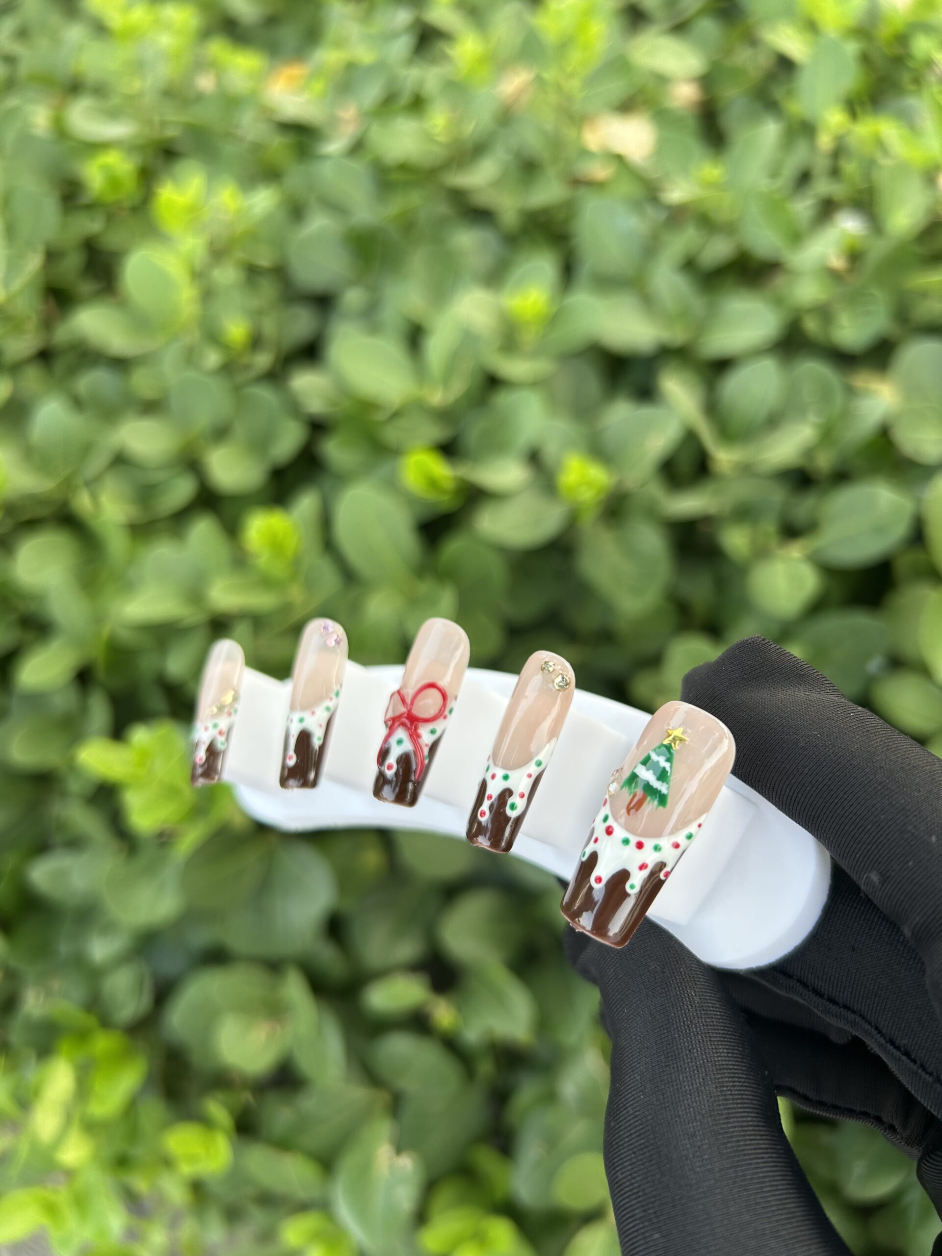 93 Chocolate Drip Christmas Tree Bow Press‑on Nails — image 3