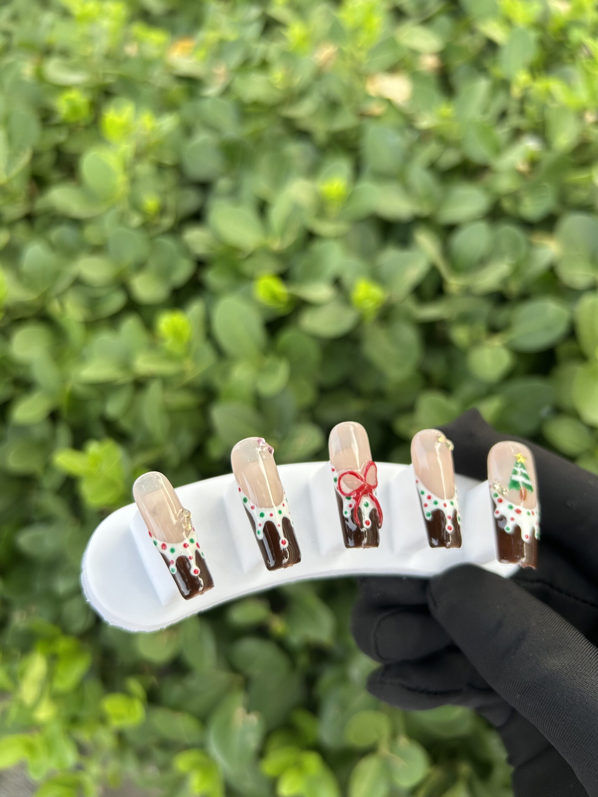 93 Chocolate Drip Christmas Tree Bow Press‑on Nails — image 4