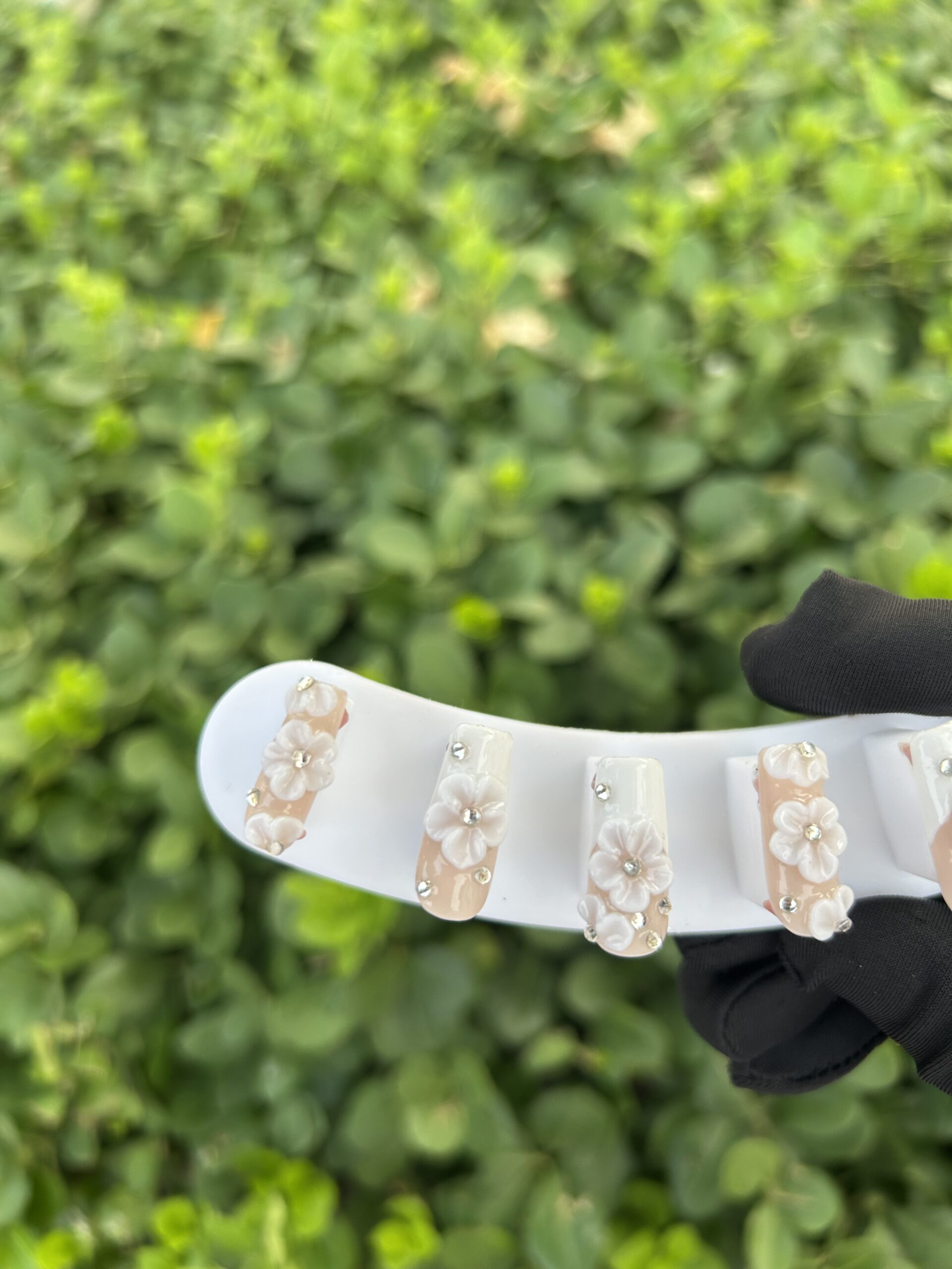 95 Nude‑White Ombre 3D Camellia Rhinestone Press‑on Nails — image 3