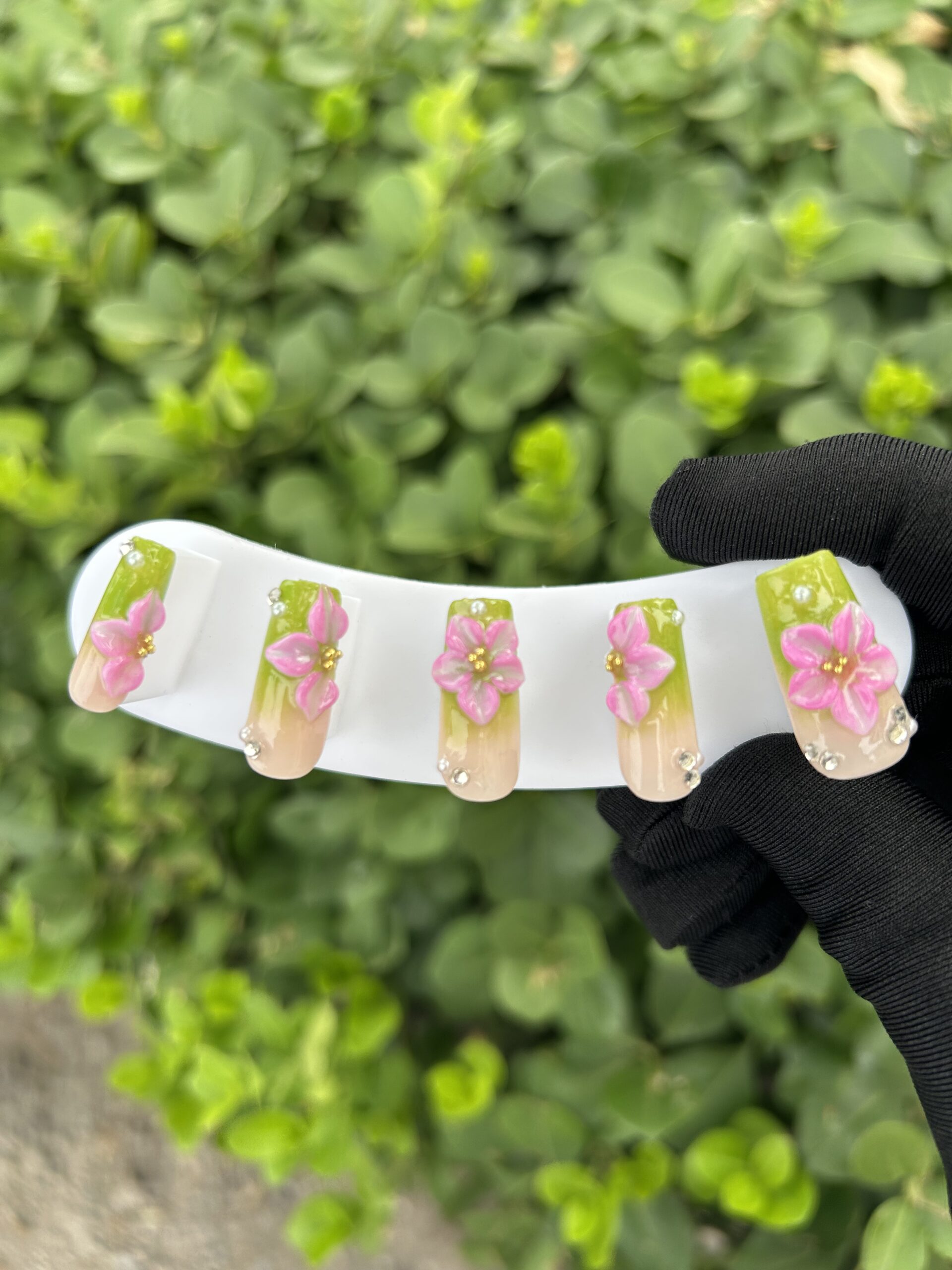100 Green‑Nude Ombre 3D Pink Flower Pearl Rhinestone Press‑on Nails — image 1
