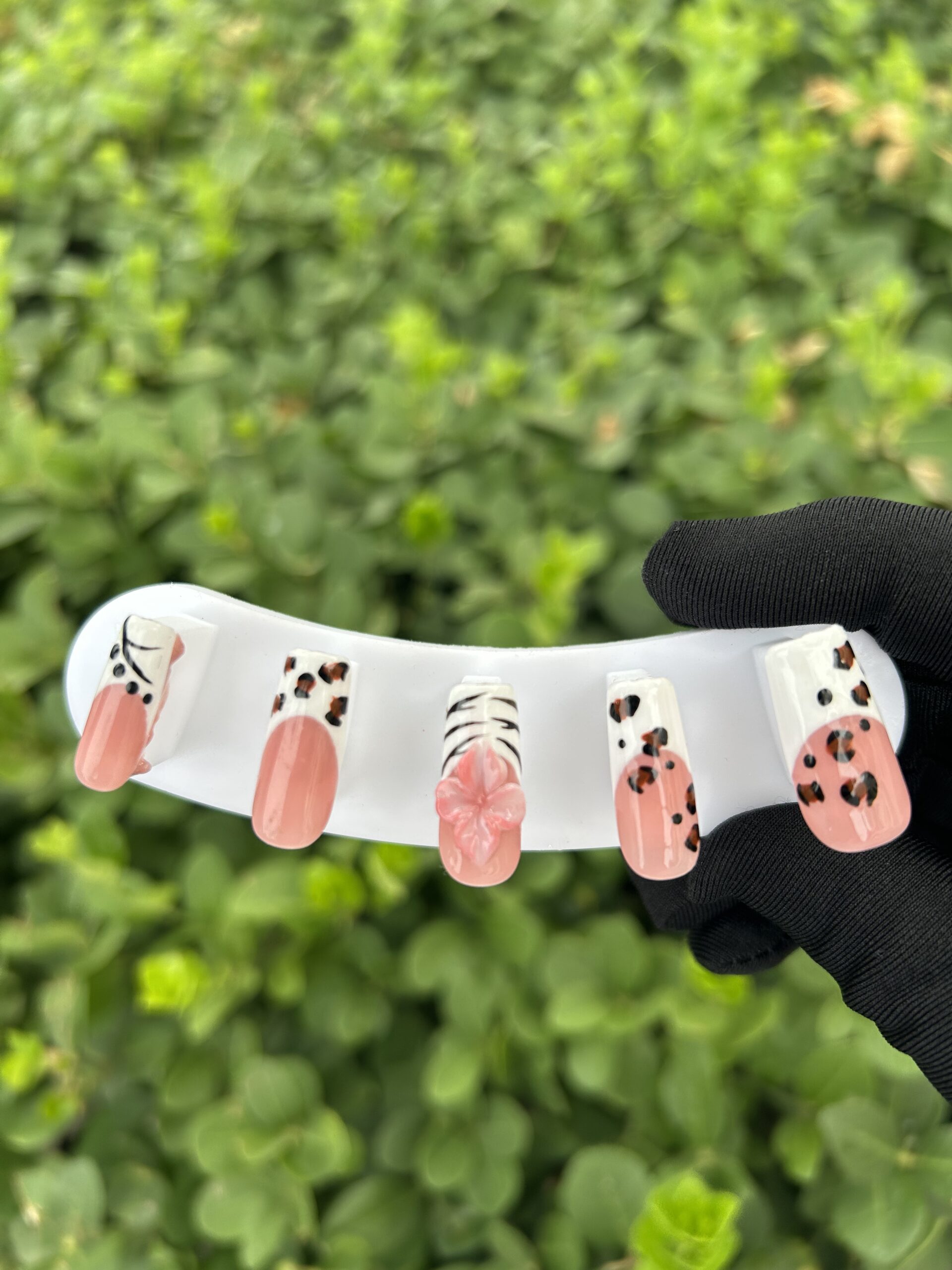 102 Pink‑White Leopard & Tiger Print 3D Pink Flower Press‑on Nails — image 1