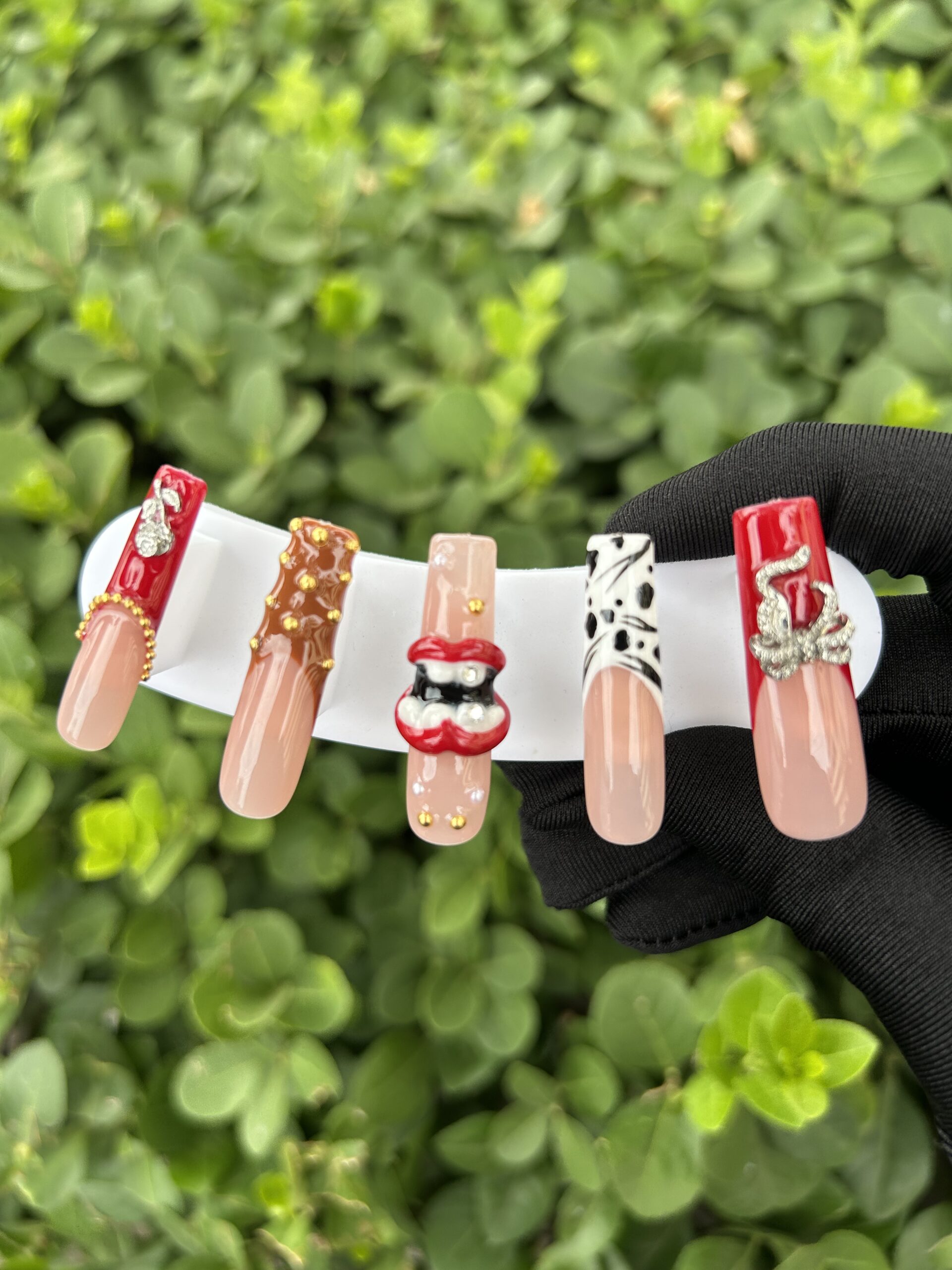 106 Red Lips Snake Rhinestone Nails — image 2
