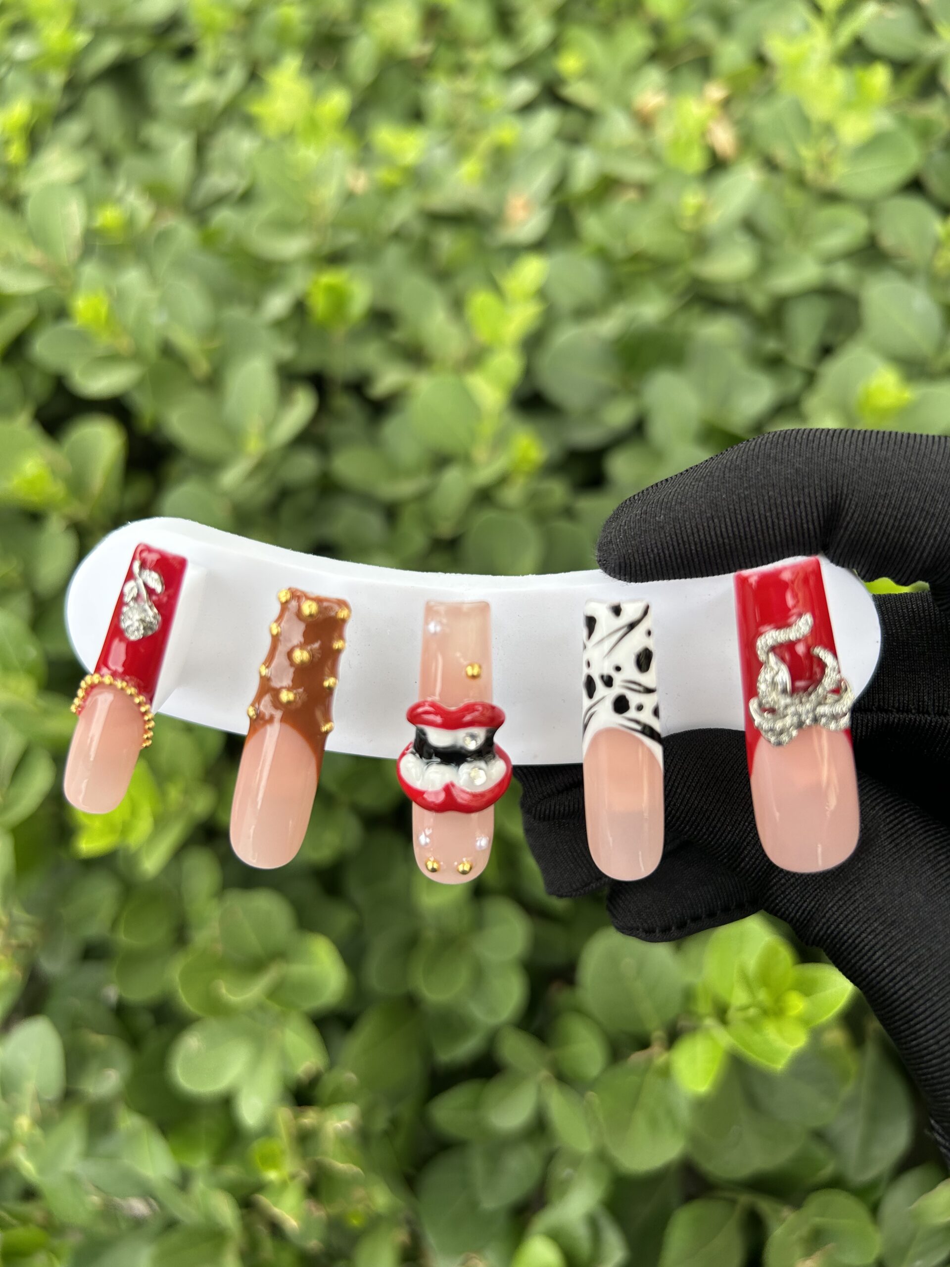106 Red Lips Snake Rhinestone Nails — image 3