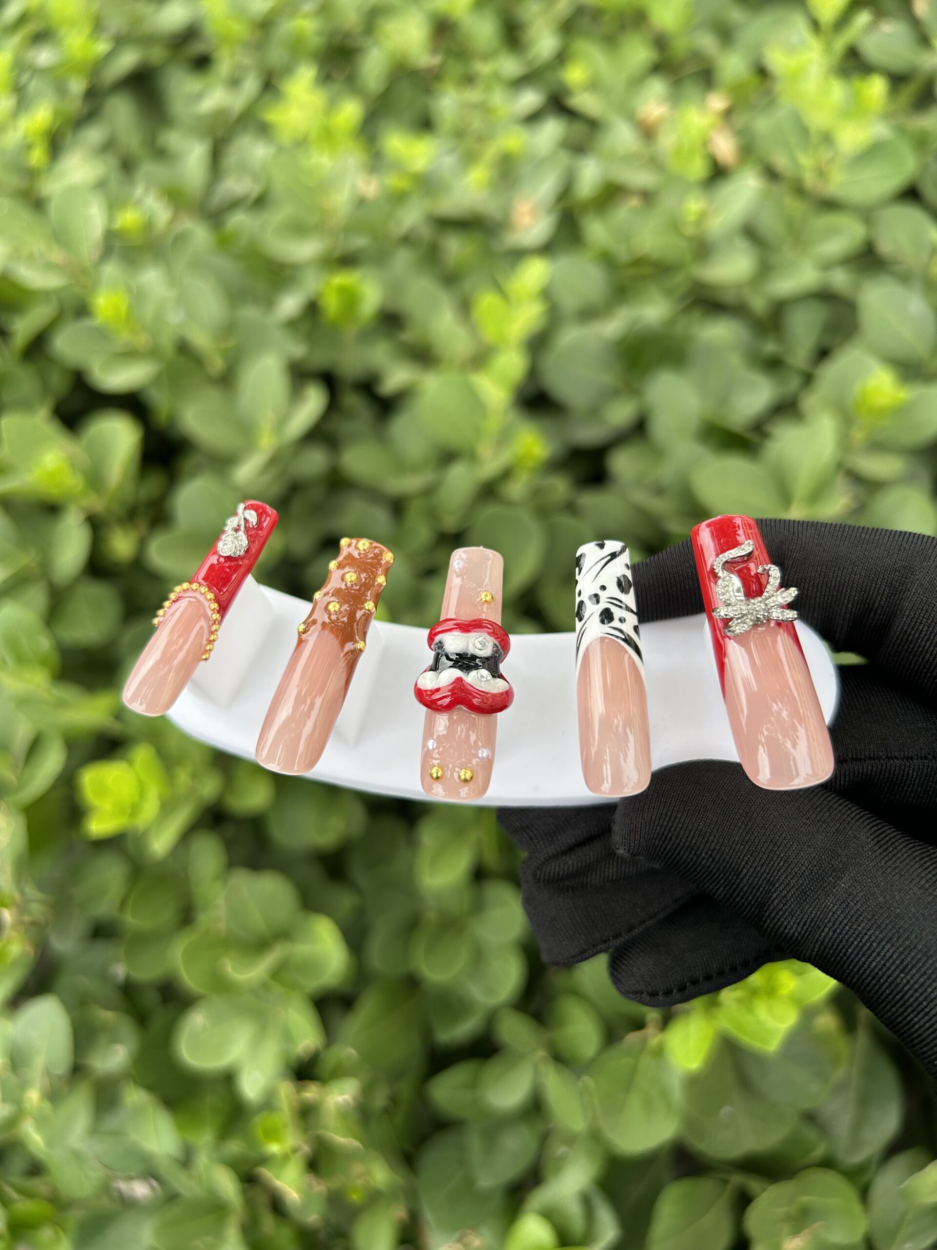 106 Red Lips Snake Rhinestone Nails — image 4